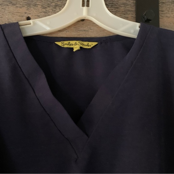 Women’s L SMILES & SCRUBS Navy Blue Cotton / Poly Short Sleeve V Neck Scrub Tops - Picture 2 of 13